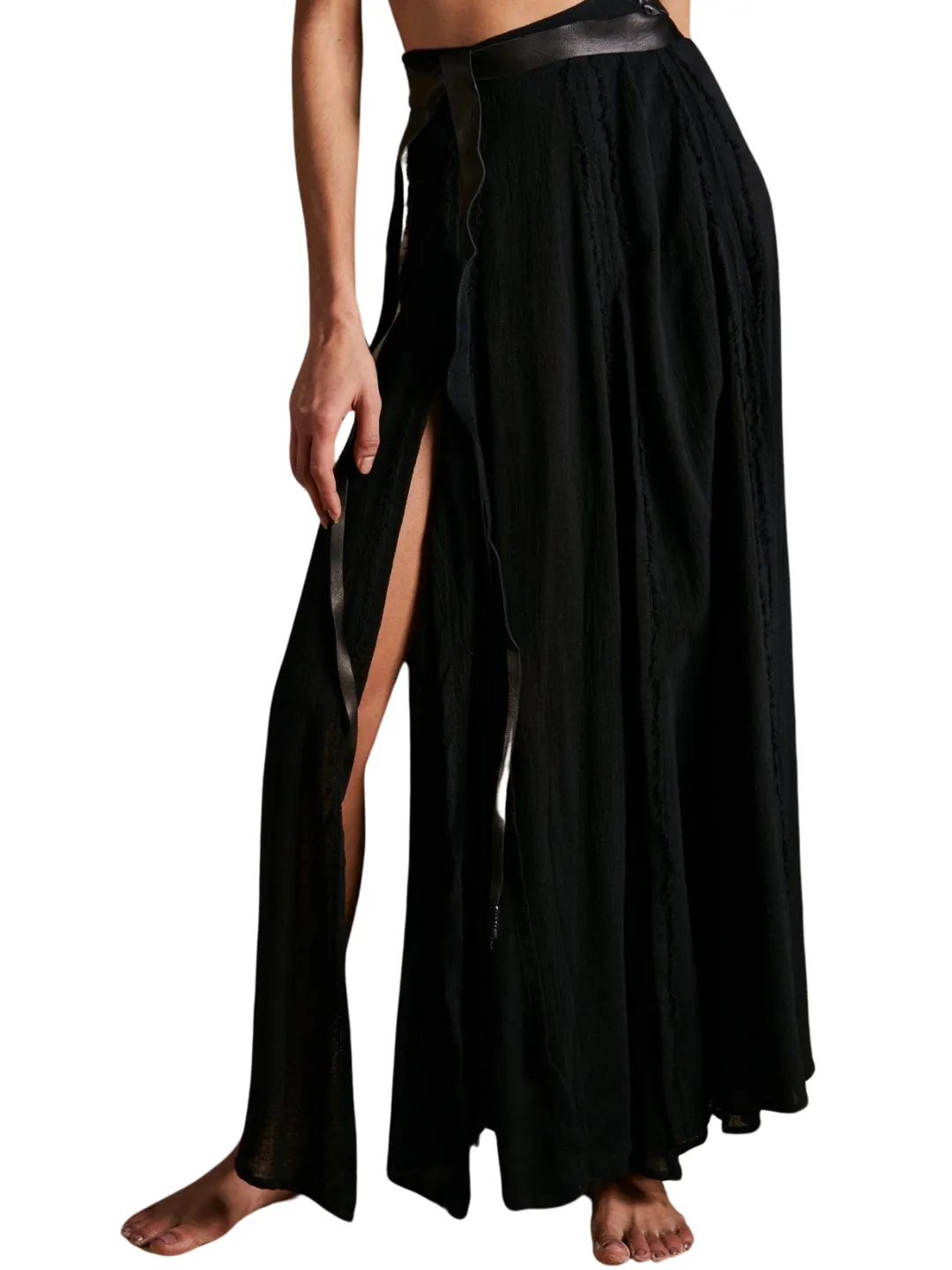 Caravana Suuk black skirt