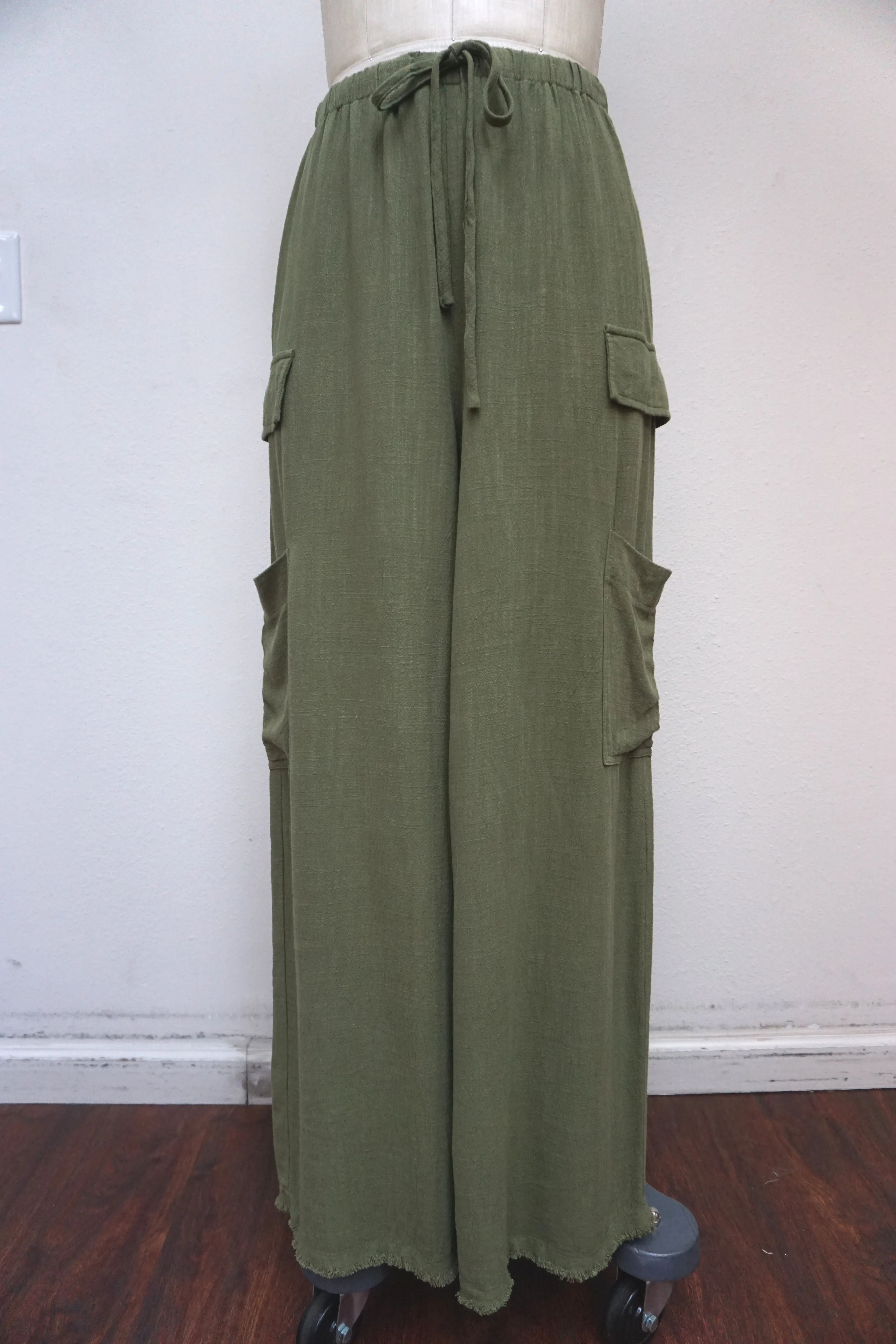 Hem & Thread Drawstring Détail Cargo Pockets At Side Hem Linen Pants - Olive or Black